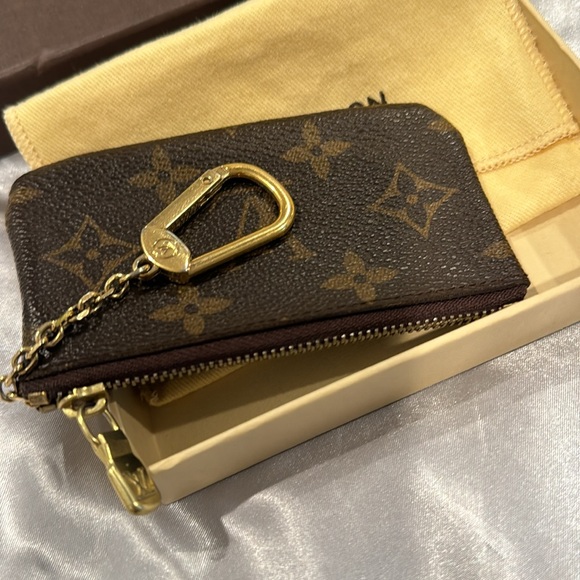 Louis Vuitton Key Pouch Authentic “price is firm” - Picture 4 of 10